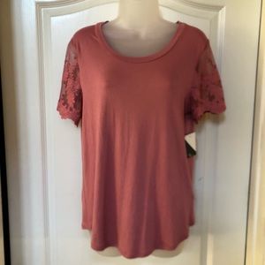 NWT Clyde & Baxter Lace Sleeves Keyhole Back Dusty Rose
